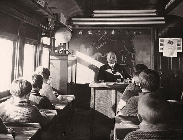 9. Tren vagonuna kurulmuş bir sınıf (nedendir bilinmez), Ontario, Kanada, 1932