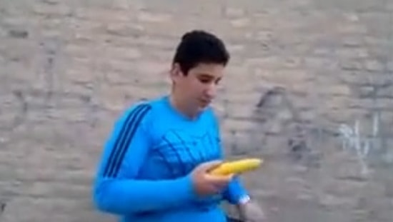 Haşlanmış Mısırı 4 Saniyede Hüpleten Tosun