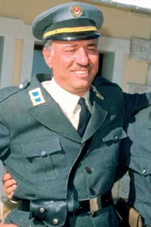 Kemal Sunal'ı ilk olarak Tarık Akan ve Filiz Akın'ın başrolde olduğu 1972 yapımı Tatlı Dillim filminde izlemiştik. Bu filmde 28 yaşındaydı. Son filmi ise 1999 yapımı Propaganda'ydı ve 55 yaşındaydı.