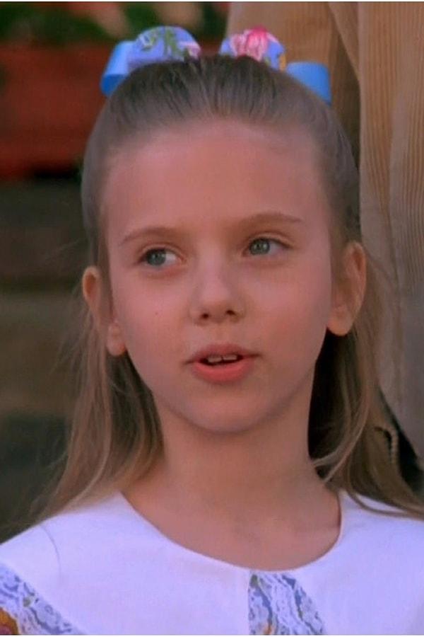 6. Scarlett Johansson 1994 yapımı North adlı filmde 10 yaşındaydı. Son filmi Yenilmezler: Ultron Çağı'nda 30 yaşında.