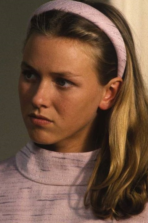 Naomi Watts, 1986'da 18'indeyken For Love Alone filminde yer almıştı. 46 yaşında son filmi Birdman'de izleme fırsatı bulacağız.