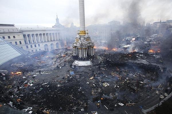 7. Ukrayna'nın başkenti Kiev'de göstericiler Bağımsızlık Meydanı'nı işgal etti