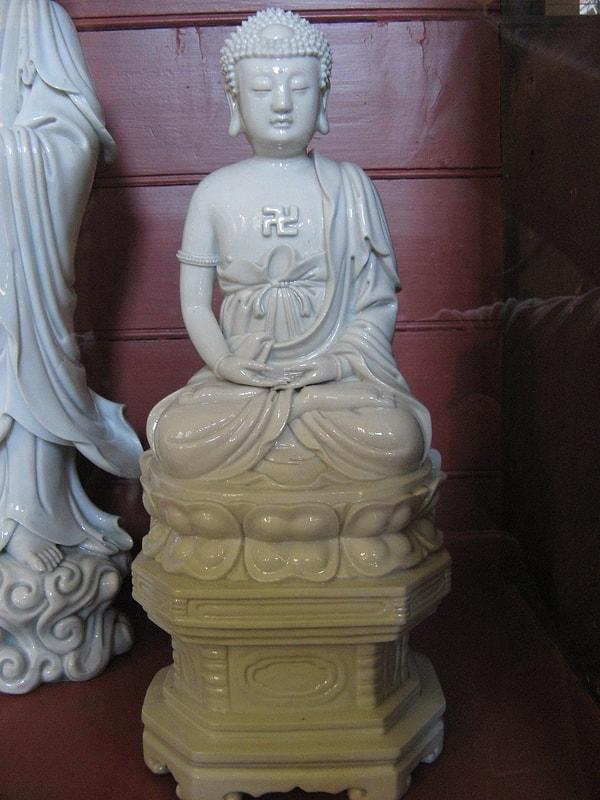 4. Buda ve Svastika