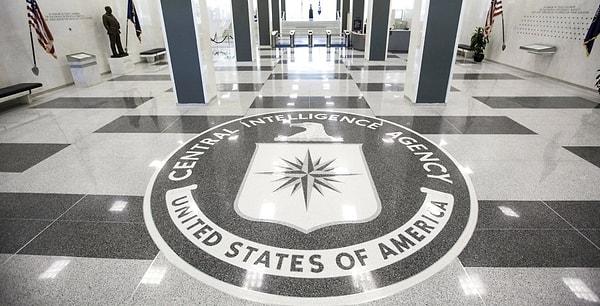 6. Virginia Üniversitesi'nden Timothy Naftali'ye göre, ABD Merkezi İstihbarat Teşkilatı (CIA), 1949 ile 1955 yılları arasında Alman casuslardan oluşan bir "arkada kalanlar" ağını işletti.