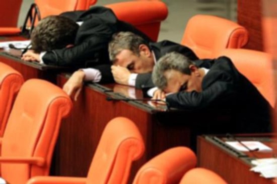 Milletvekillerine Trafik Cezası Kesilemeyecek, İmplantlarını Bile Meclis Ödeyecek!