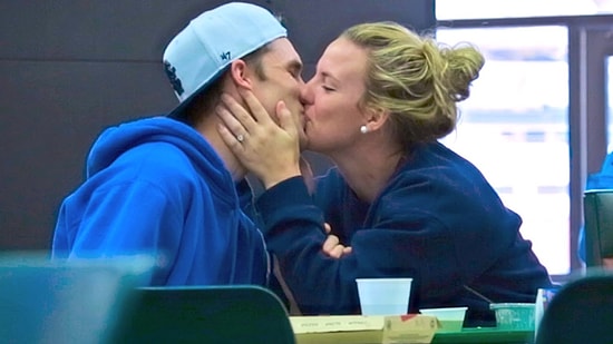 Ökse Otu Altında Öpüşmek | Güzellik İçerir