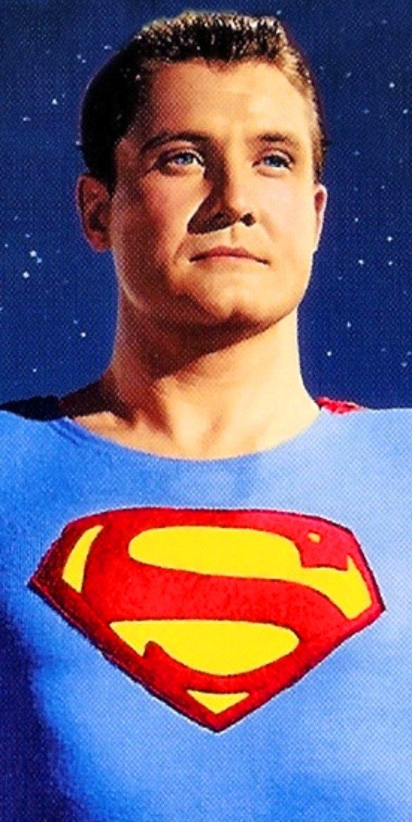 7. DC Comics'e ait, Kripton'dan gelen kahramanımız Clark Kent(Superman)'i canlandıracak oyuncuların kaslı ve yakışıklı olması ilk aranan özellik gördüğümüz gibi.