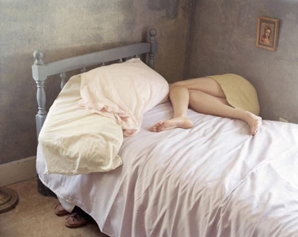 11. Yataktan düşerek ölmenizin olasılığı 7 kat daha muhtemeldir.