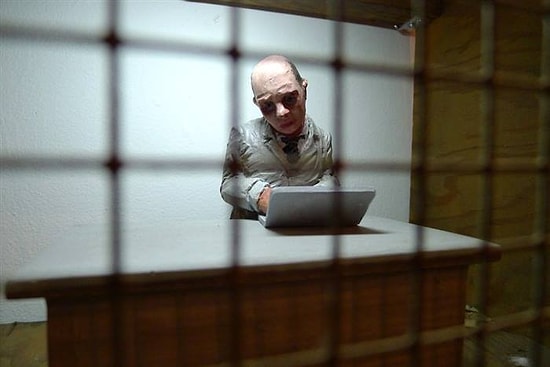 Modern Dünyaya Yaptığı Göndermelerle Öne Çıkan 21 Isaac Cordal Heykelciği