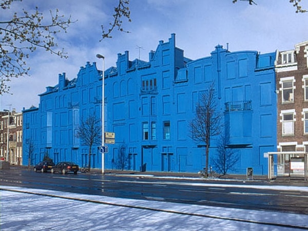 2. Синее здание