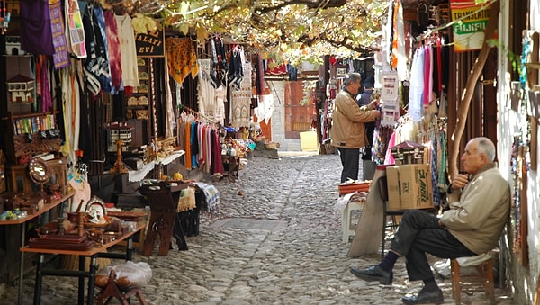 Bonus - Mahalle ruhunu kaybetmemiş, bizi koruyup kollama konusunda istekli mahalle eşrafı.