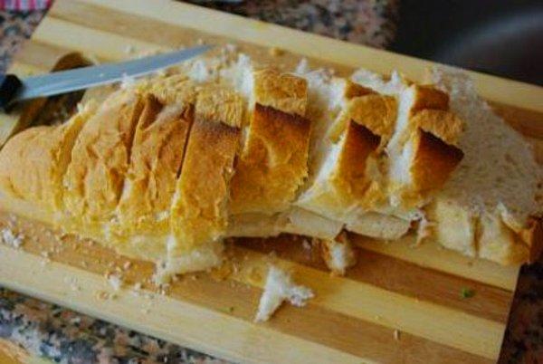 13. Eğer evde dünden kalan ekmek varsa önce o yenmelidir, bu sayede israf etmemeyi de öğrenirsiniz.
