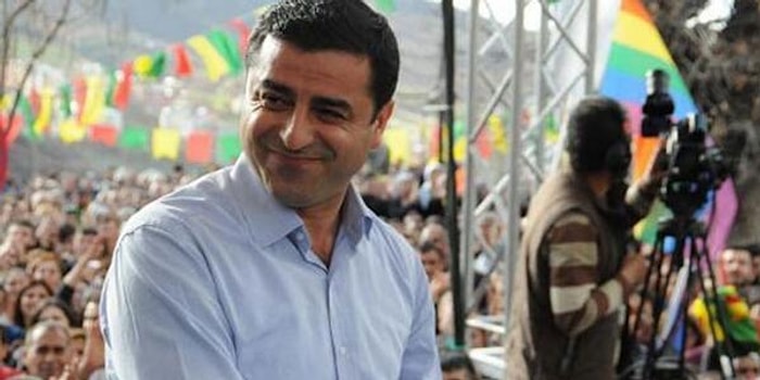 Demirtaş'tan Kendisini Eleştirenlere: 'Hepinizi Seviyorum, Şapşikler'