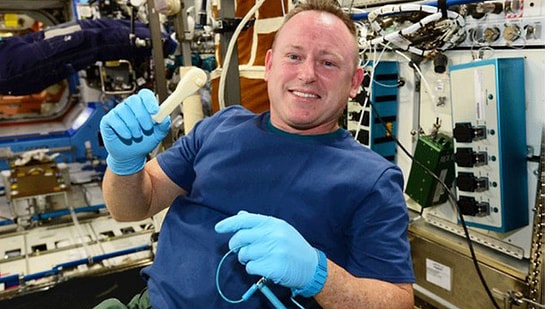 Uzay İstasyonuna E-Postayla İngiliz Anahtarı