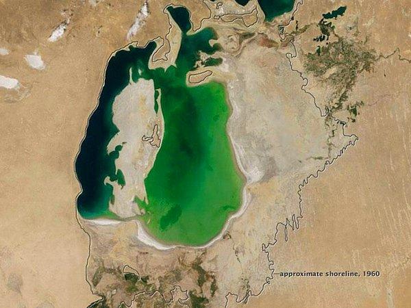 8. Aral Gölü, yıl 2000.