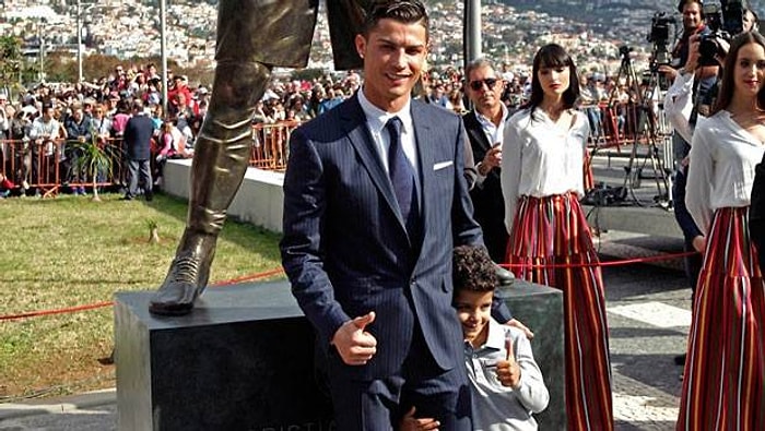 Ronaldo'nun Heykeli Dikildi