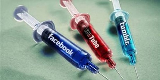 Katıksız Birer Sosyal Medya Bağımlısı Olduğunuzu Yüzünüze Vuran 18 İşaret