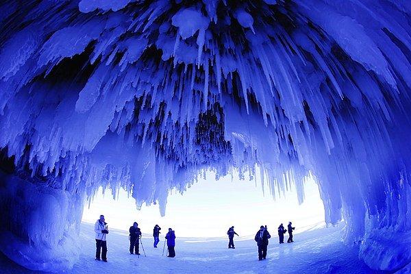 23. Buz mağarası - Brian Peterson