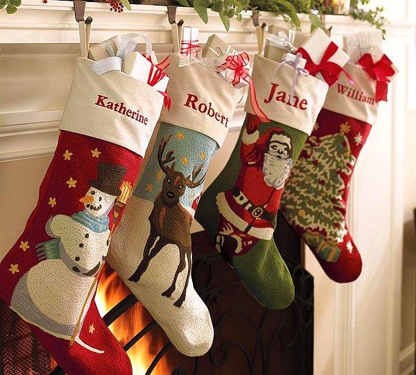 6. Şirinevler'de bir bijuteriye girip şömineye asmalık Noel çorabı istemek.