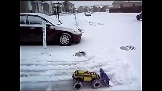 Oyuncak Kar Küreme Aracı