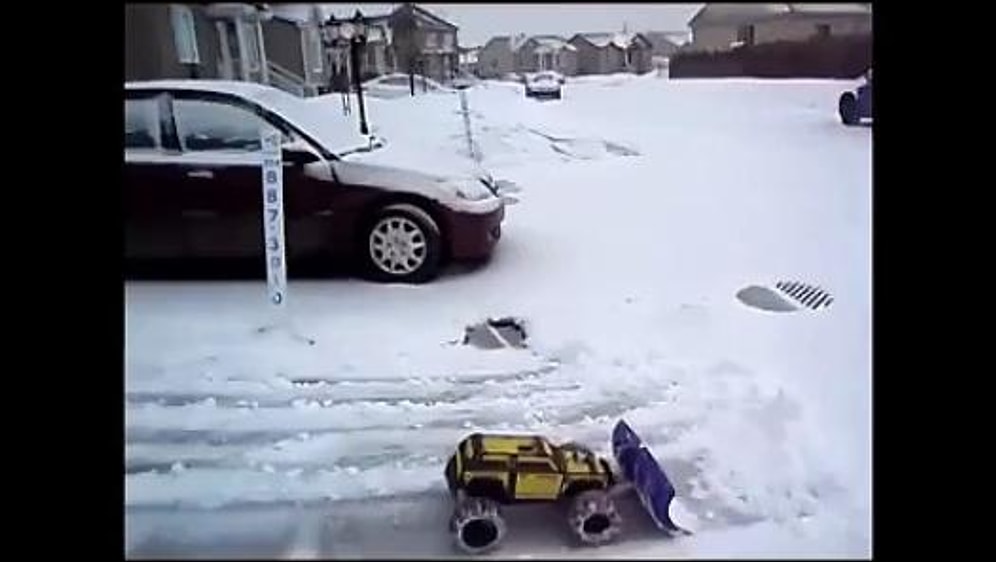 Oyuncak Kar Küreme Aracı