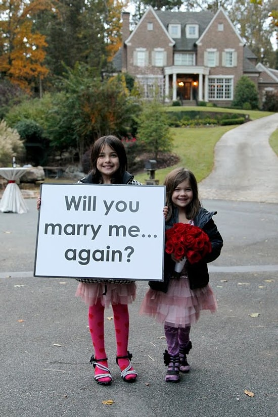 Evliliklerinin 10. Yılında Tekrar Evlilik Teklifi Eden Adam | Mutluluk İçerir