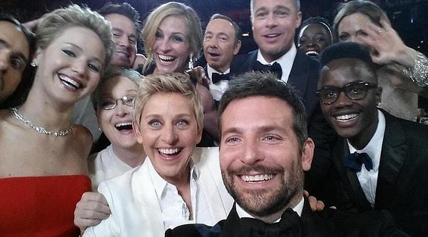 3. Oscar Ödül töreninin sunucusu Ellen DeGeneres’in birçok ünlü yıldızla birlikte çektiği “selfie” fotoğraf 2 milyonda fazla kere retweet edildi. Bu fotoğrafla beraber #selfie çılgınlığı tüm dünyayı sardı.