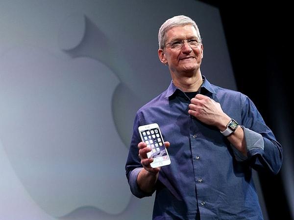 10. Apple ilk büyük ekranlı olarak geliştirdiği iPhone 6 ve iPhone 6 Plus akıllı telefonlarının yanı sıra akıllı saati Apple Watch'ı beğeniye sundu