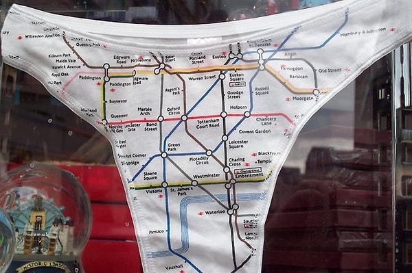 İlgili şehrin metro haritasını içeren çeşitli kıyafetler