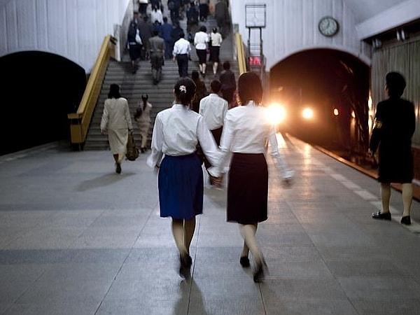5. Yerin 100 metre altında bir metro: Pyongyang Metrosu.