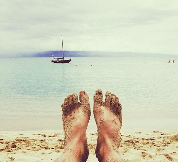 5. Bu yaz Instagramda denize karşı uzatılmış ayaklarımın fotoğrafını paylaşabileyim