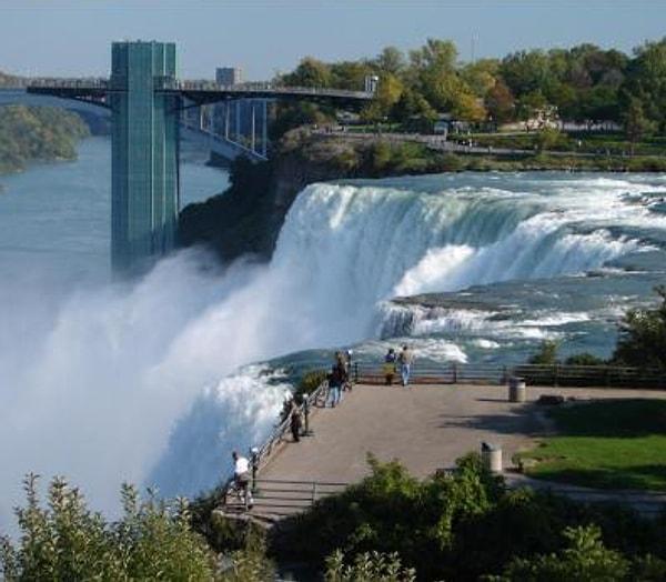 16. Tesla, dünyanın ilk hidroelektrik santralini Niagara şelalerinde gerçekleştirmiştir.