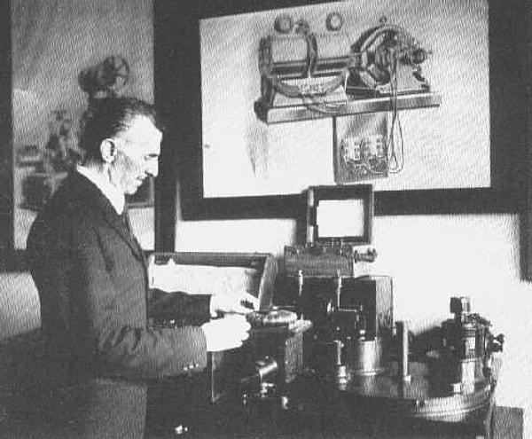 «Пусть будущее скажет всю правду, и все будут оценены по своим изобретениям и успехам. Пусть сегодня оно будет у них, но будущее, над которым я много работал, будет моим»