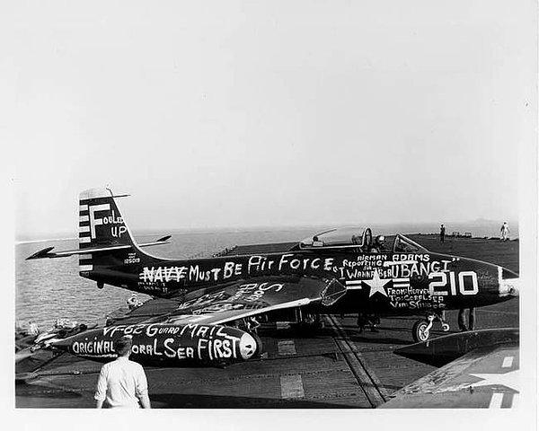 4. Yanlış uçak gemisine iniş yapan uçakların, geri gönderilmeden önce gövdelerine graffiti yapılması askeri bir gelenekmiş..