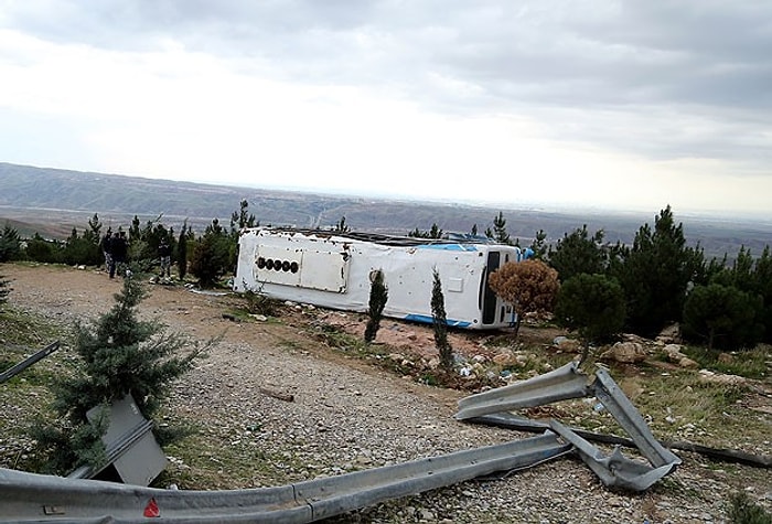 Eskişehir'de Yolcu Otobüsü Devrildi: 1 Ölü, 29 Yaralı