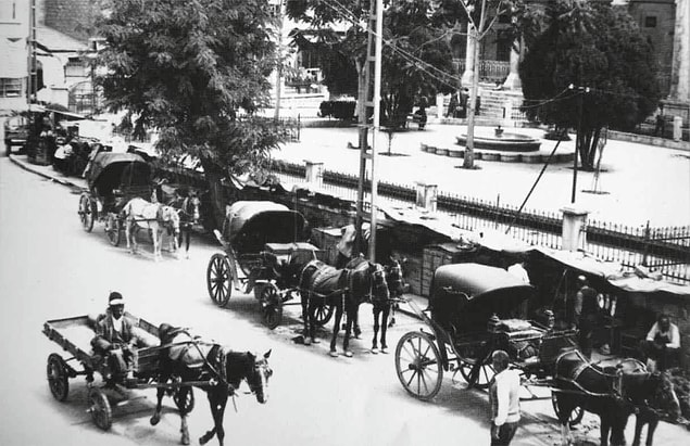 8. 1950 Yeni Camii Önü