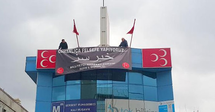 MHP'nin Osmanlıca 'Hırsız' Yazılı Pankartı Kaldırıldı