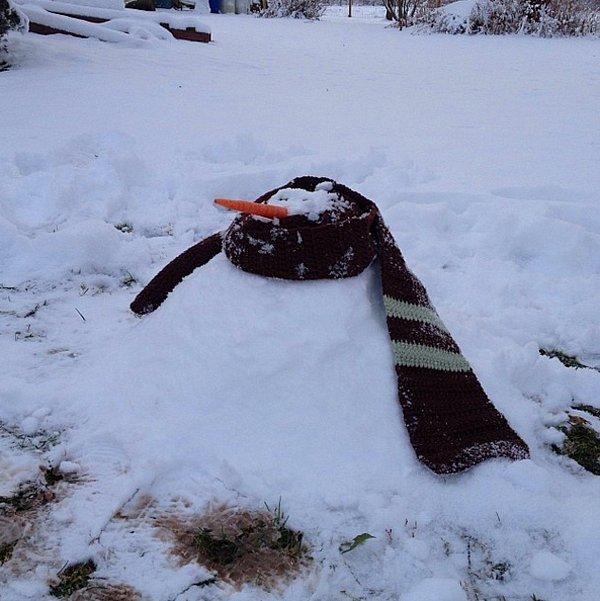 21. Yeteneksizliğini kardan adam yapmakta da gösteren bu mühendis kafalı: