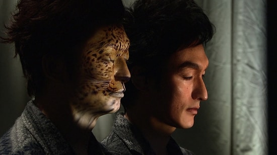 Bu Gerçek Zamanlı, 3D Projeksiyonla Yüze Maske Yerleştirme Videosu İnanılmaz!