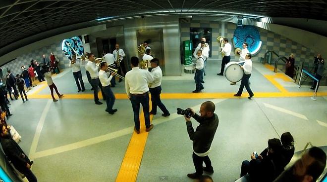 Bursa Metro İstasyonunda Yolculara Büyük Sürpriz