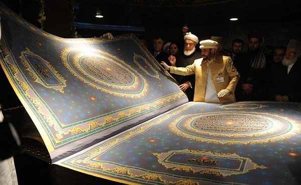 1. Dünyanın en büyük Kur'an-ı Kerim'i