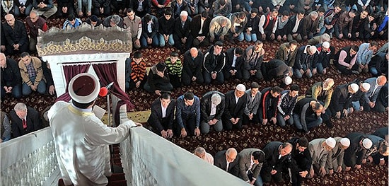 Cuma Hutbesinde 'İktidarı Eleştiren Tweet Atmayın' Vaazı