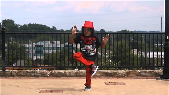 Dubstep Şarkı Eşliğinde Ancak Bu kadar İyi Dans Edilebilir