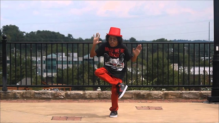 Dubstep Şarkı Eşliğinde Ancak Bu kadar İyi Dans Edilebilir