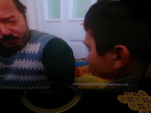 11. 17 Aralık operasyonlarından sonra ortaya çıkan para dolu ayakkabı kutuları Samanyolu TV'nin üstün senaryolaştırma ekibinin gözünden kaçmadı tabii ki