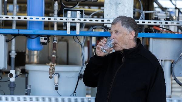 26. Bill Gates dışkıyı içme suyuna çeviren bir makineye sponsor olmuştur.