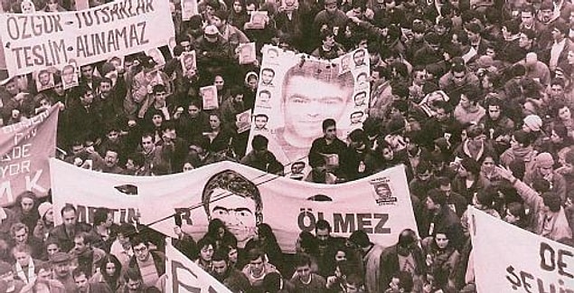 11. "Söyle" diyorum, "ne oldu Metin'e, öldü mü yoksa?"