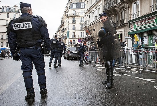 Fransa'da Camilere Saldırı