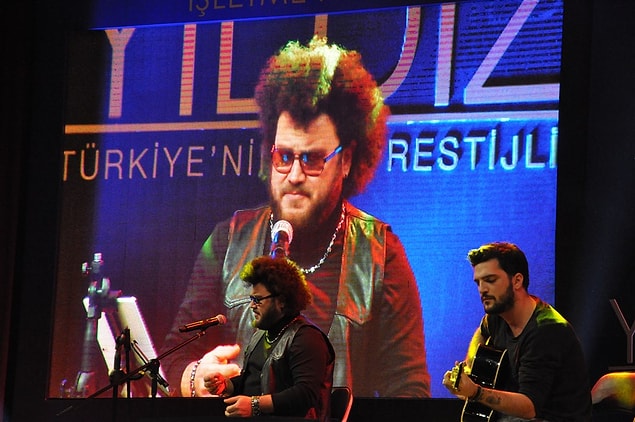 Gece Can Gox'un akustik performansıyla kısa bir ara verdi.