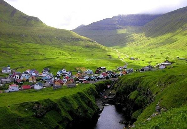 7. Adaların resmi dili Danca ve Faroe dilidir.